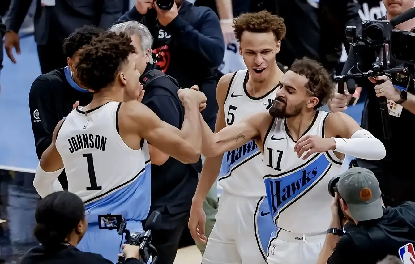 丹尼尔斯场, 光表现, 交易 丹尼尔斯场, 光表现, 交易